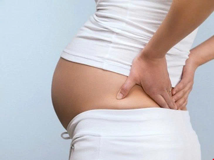 Đau lưng khi mang thai có bình thường không? 