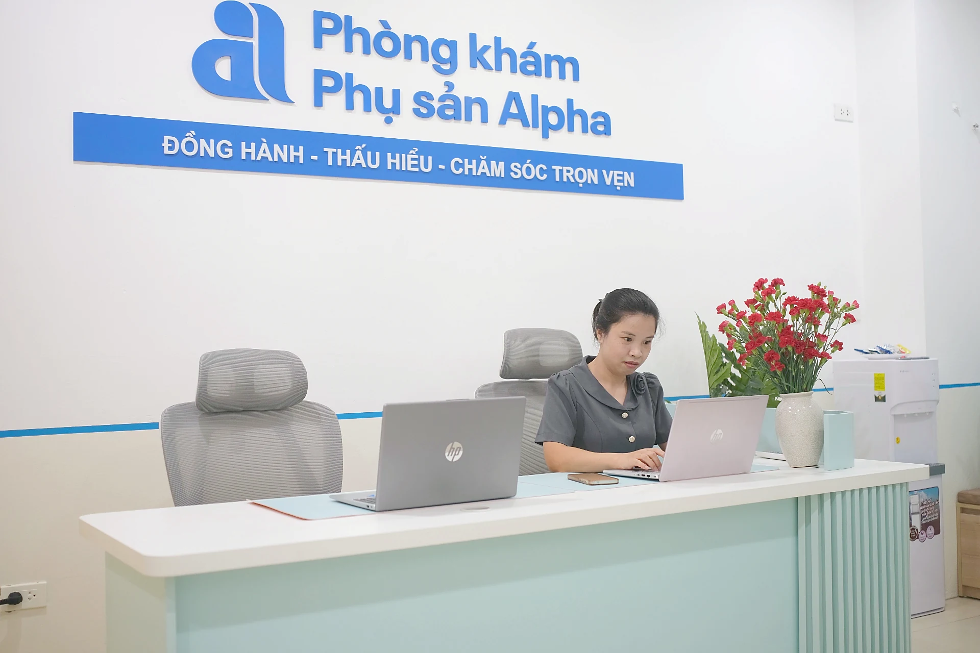 Quầy lễ tân Phòng Khám Phụ Sản Alpha