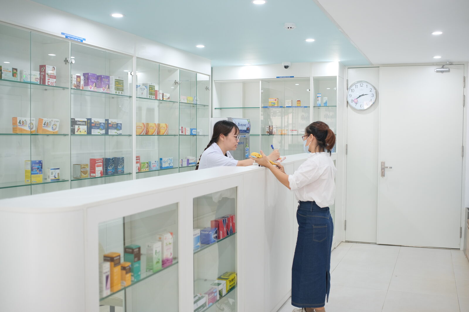 Những nhóm thuốc chống chỉ định hoặc cần tránh khi mang thai