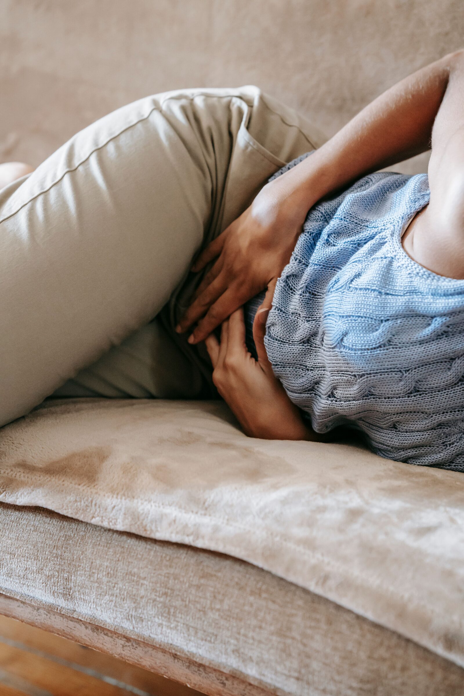 Đau bụng dưới ở nữ giới do những nguyên nhân nào?