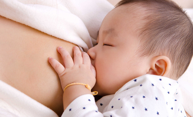 Nuôi con bằng sữa mẹ đúng cách